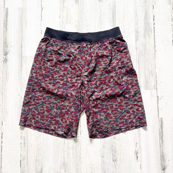 Lululemon The Assert Short Shorts Urban Leopard Red Black 11” Size L - Picture 1 of 3